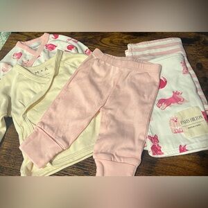 Monica & Andy Newborn Baby Girl’s 6 Item Clothing Set 100% Organic Cotton